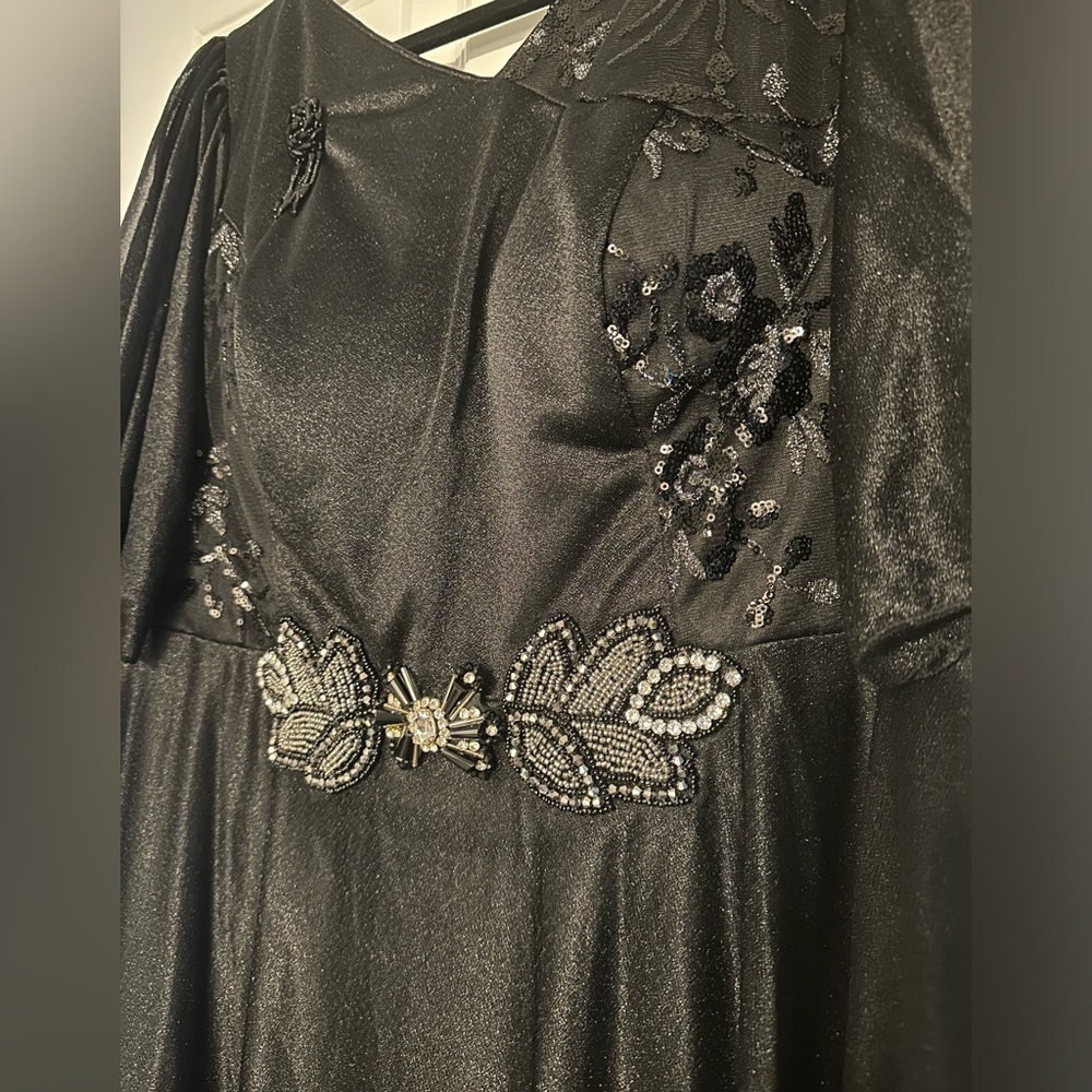 Dress - Picture 8 of 11